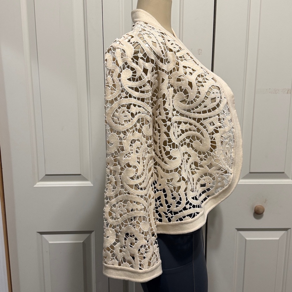 Chic Open-Front Lace Shrug in Cream - Picture 4 of 11